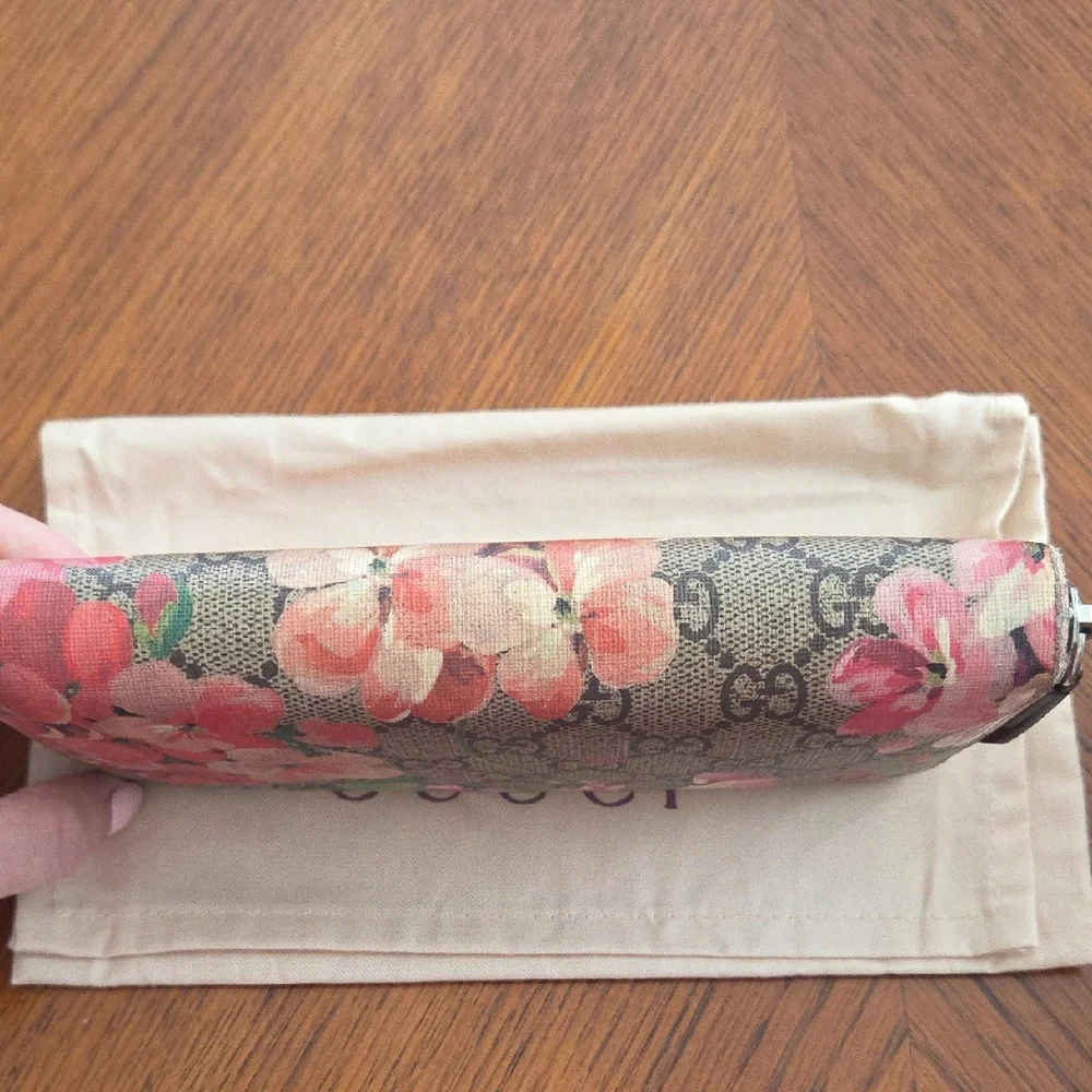 Gucci Floral GG Supreme Zip Around Wallet in Beige with Pink and Green Flowers - Picture 11 of 14